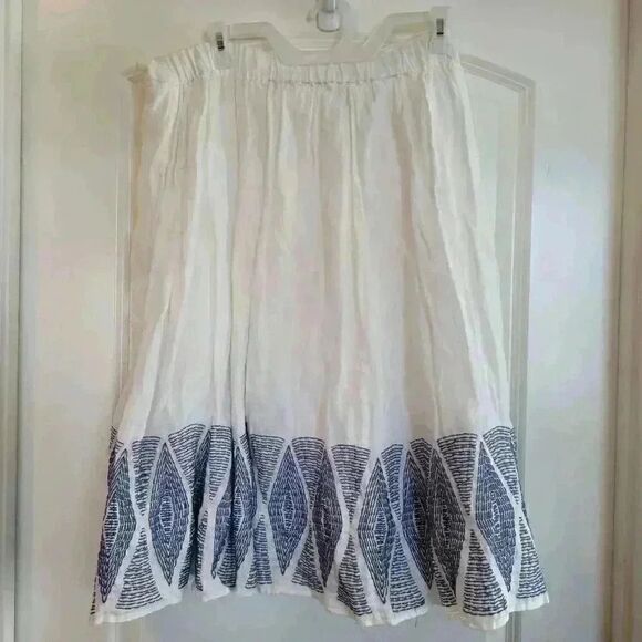 Lands' End White A-Line Skirt with Black Geometric Hem - Picture 7 of 8